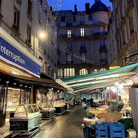 New Near Champs Elysees